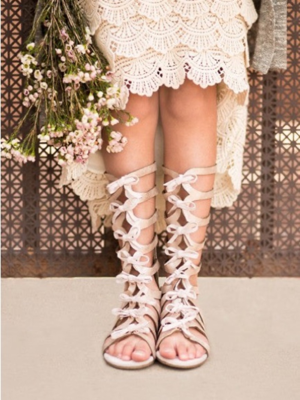 Girls JOYFOLIE Farrah pink blush metallic gladiator bow sandals- Size 2